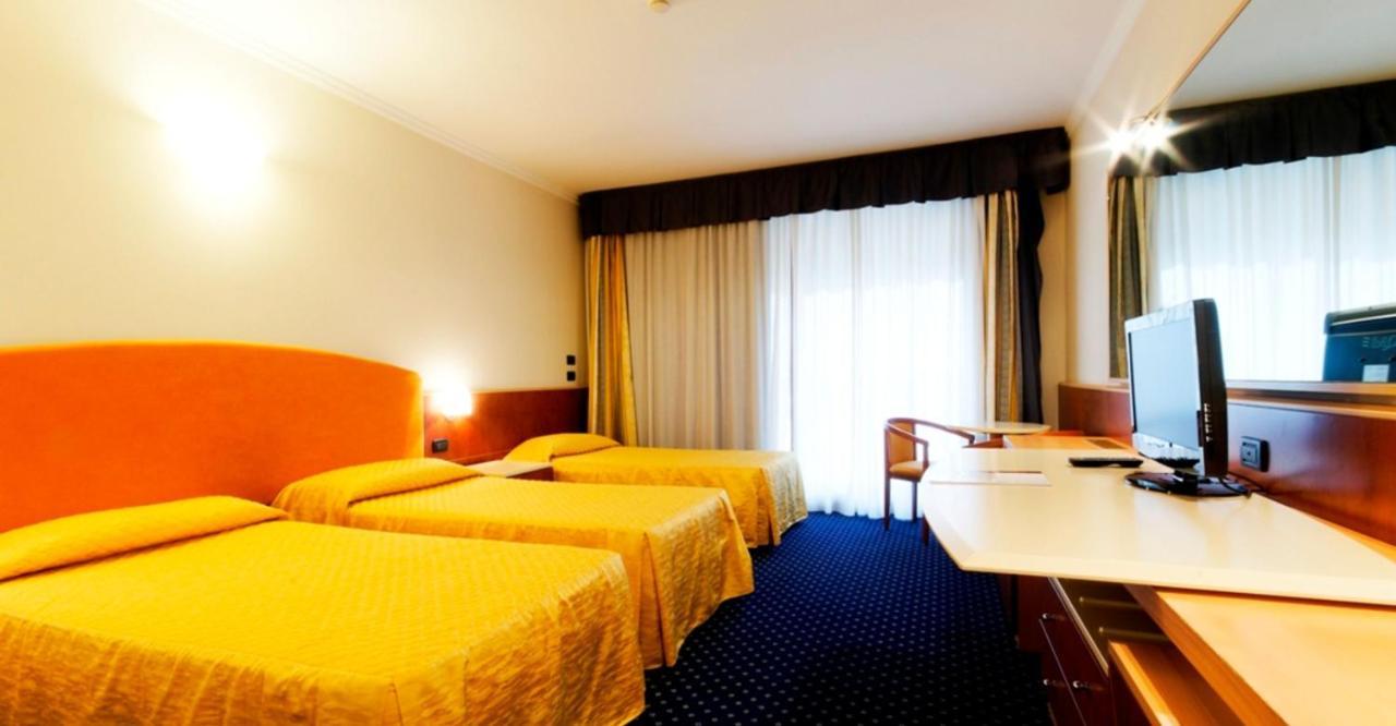 ยูโรกองเกรสซิ โฮเทล Hotel คาวาญอง เวโรเนเซ ภายนอก รูปภาพ