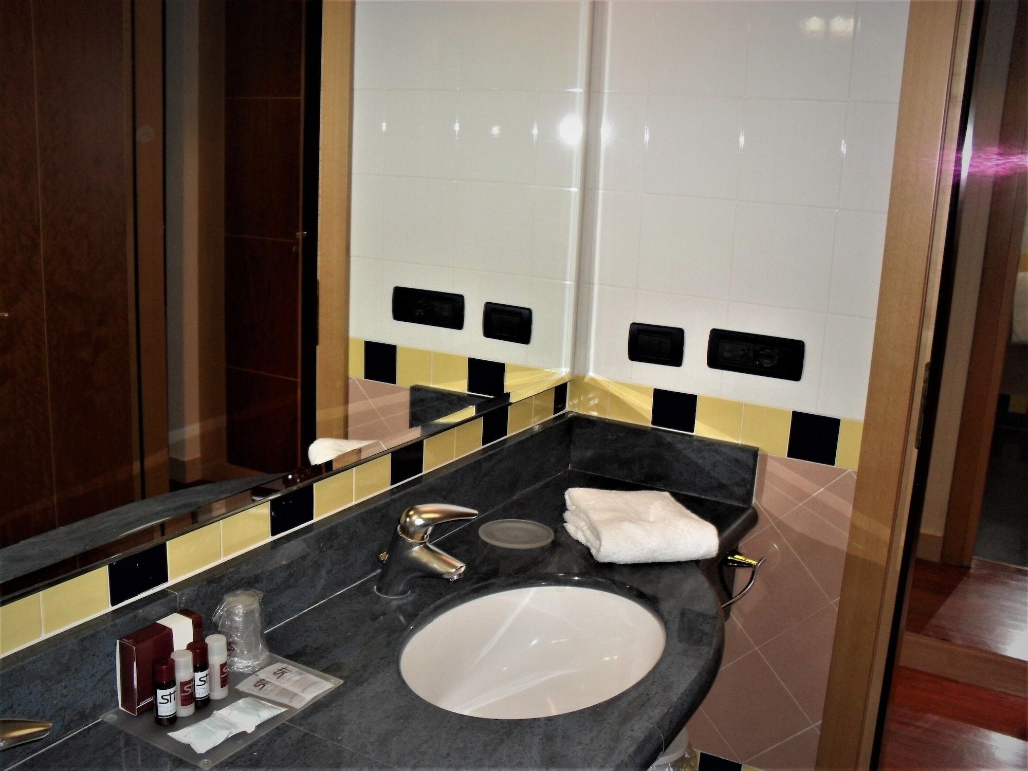 ยูโรกองเกรสซิ โฮเทล Hotel คาวาญอง เวโรเนเซ ภายนอก รูปภาพ