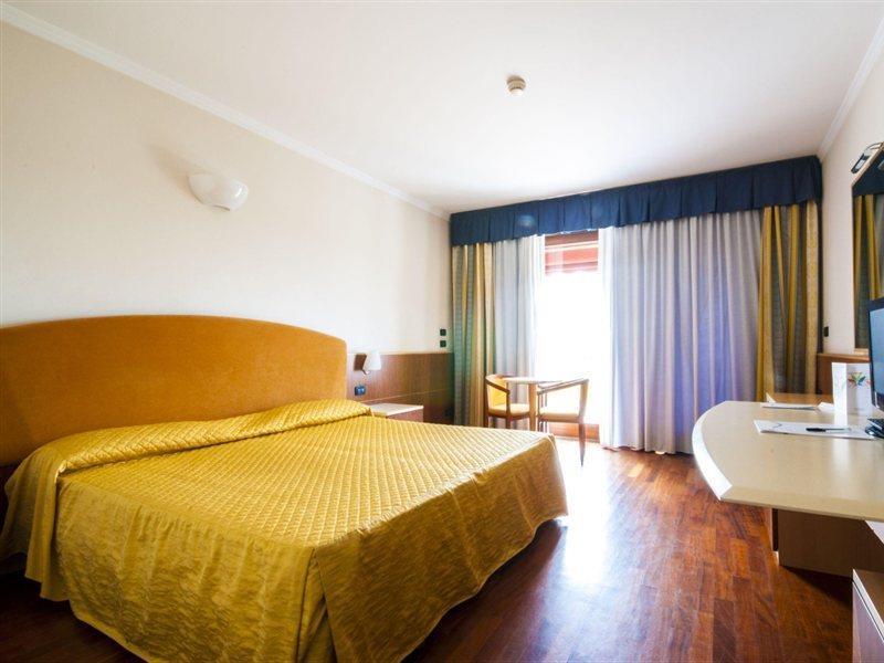 ยูโรกองเกรสซิ โฮเทล Hotel คาวาญอง เวโรเนเซ ภายนอก รูปภาพ
